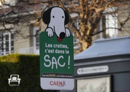 Verkehrsschild Hunde Kot Frankreich  