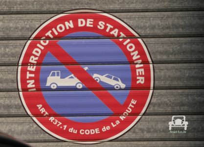 Verkehrsschild Parkverbot Abschleppen Frankreich 