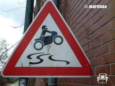 Gefahrenschild Schleudergefahr Motorrad - Deutschland