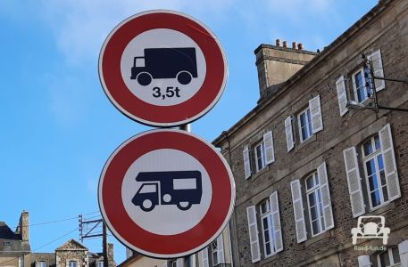 Verkehrsschild Verbot Durchfahrt Caravan Frankreich 