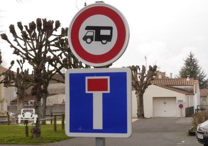 Verkehrsschild Verbot Durchfahrt Caravan Frankreich