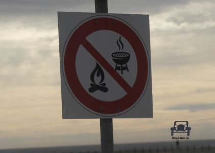 Verbotsschild Barbeque am Strand - Frankreich